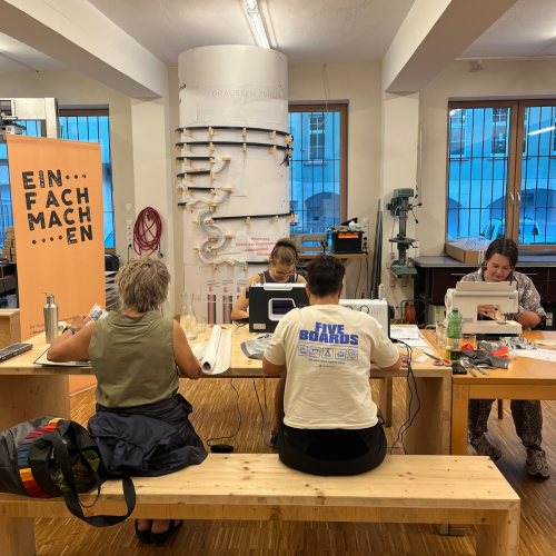 Alle TeilnehmerInnen arbeiten an ihrem eigenen Projekt.
